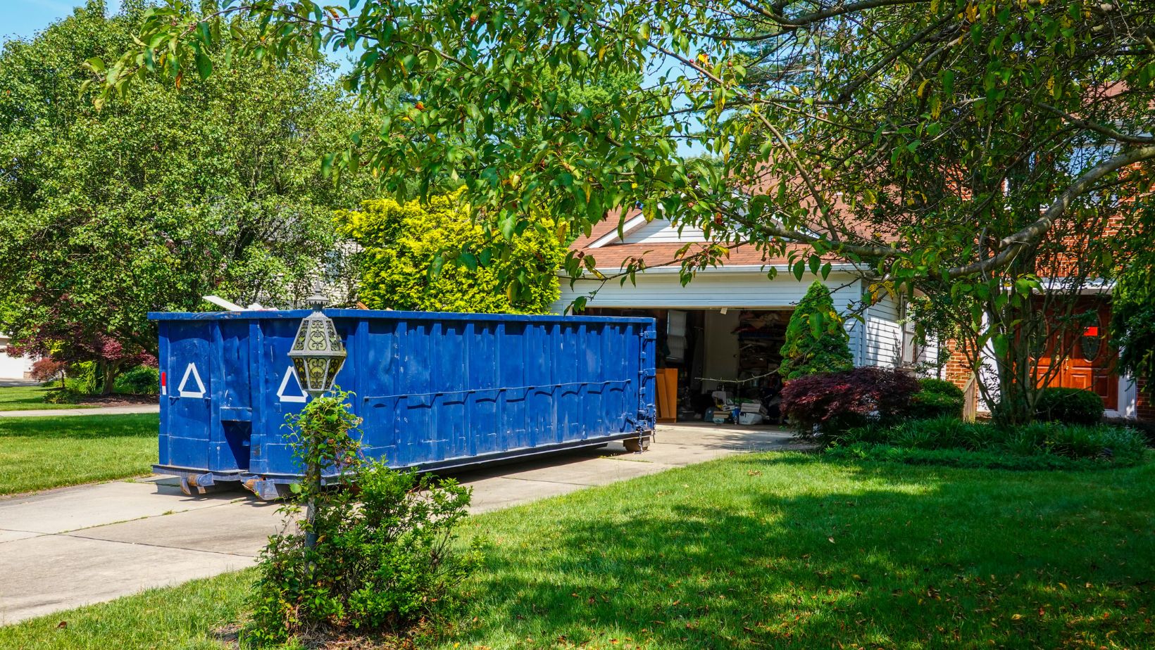 Discover The Convenience Of Roll-Off Waste Bins For Your Home